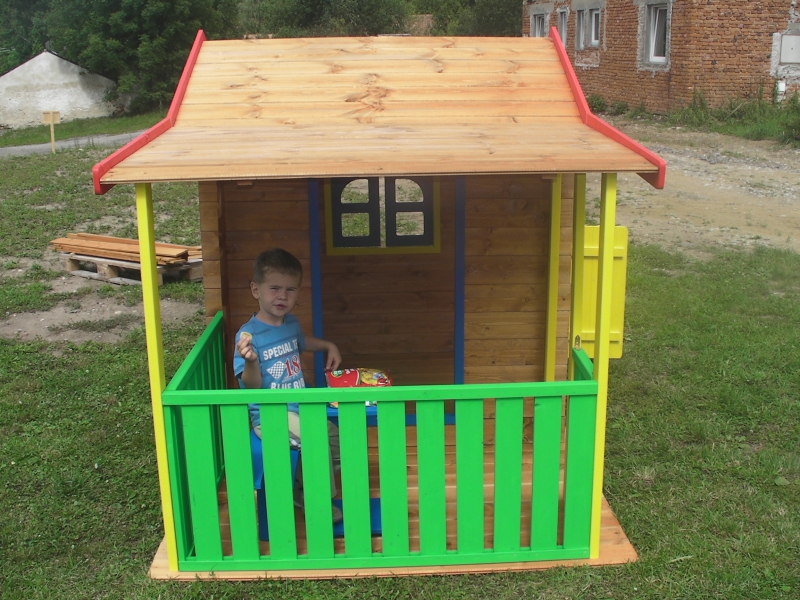 Dřevěný dětský domek s verandou Maxík